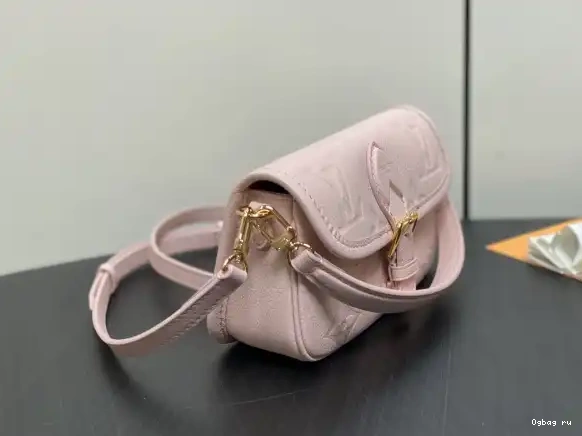 VUITTON Diane-19*10.5*6 Nano LOUIS CM 0701